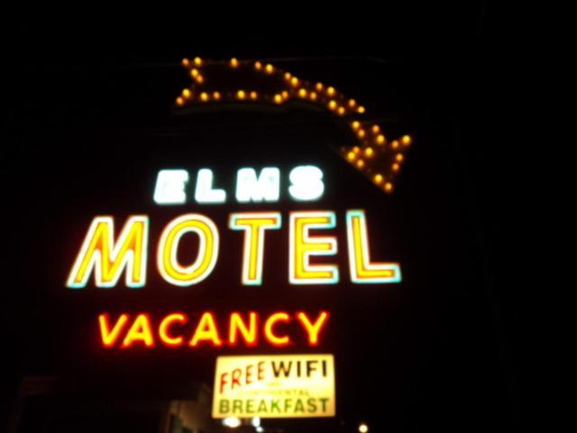 Bishop Elms Motel Exterior photo